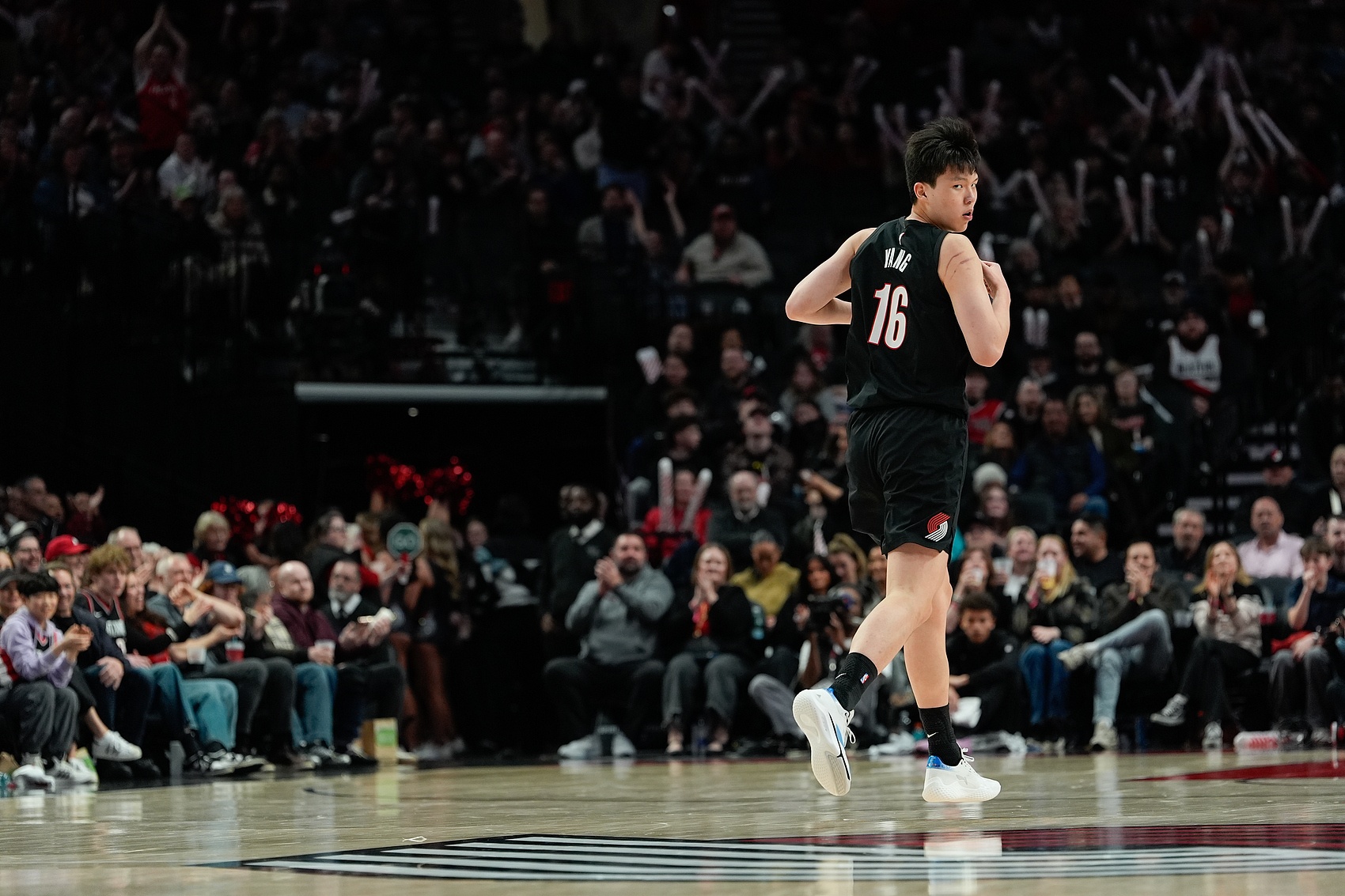 pg电子账号-【菜鸟】杨瀚森6分4板1帽+损失2000刀 克尼佩尔失准13分&amp;三分6中1